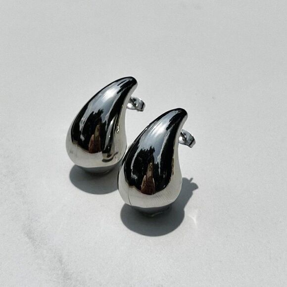 New! “Ambré” Silver Chunky Stud Earrings - Picture 3 of 4
